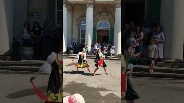 Танец «ДРУЖБА» (Кочари и Катюша) смотреть онлайн