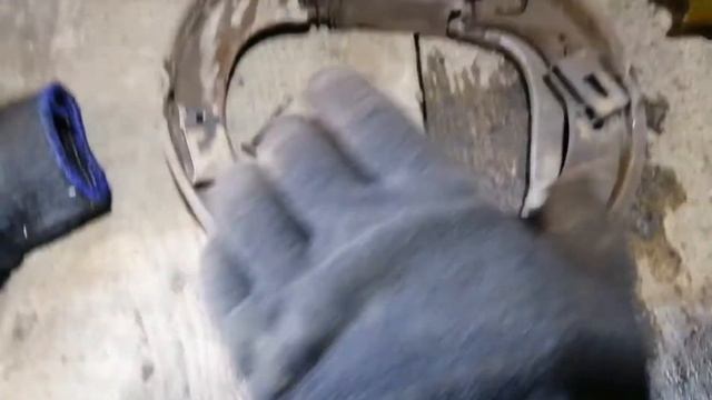 Pajero 4 устранение звона колодок ручного тормоза. смотреть онлайн