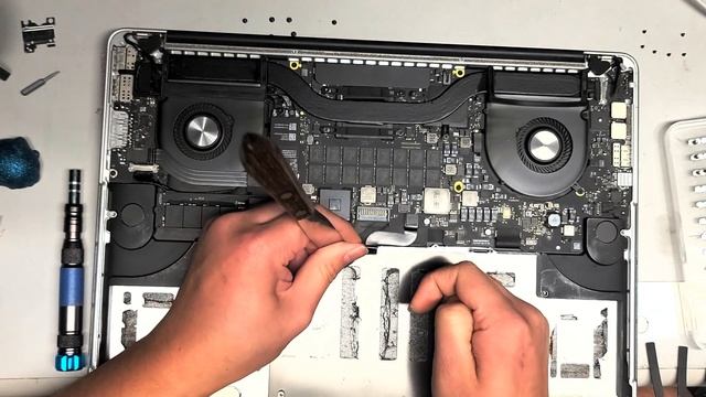 15" inch MacBook Pro A1398 Late 2013 Bulging Expanding Inflated Battery Replacement A1502 Similar смотреть онлайн