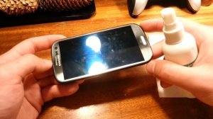 Как чистить экран смартфона от загрязнений