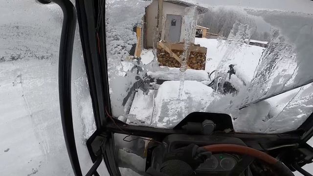 РЫБА ВСЯ УМРЕТ ?! ПРУД ЗАМЕРЗ ! АЭРАТОР ПОЛОМАЛСЯ! [Жизнь в деревне] смотреть онлайн