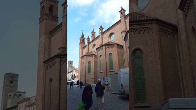 Кафедральный Собор и Башни маленького города Альба. смотреть онлайн