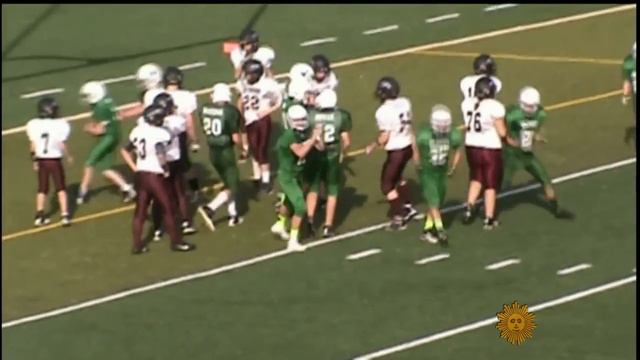 Middle school football team's life-changing play смотреть онлайн