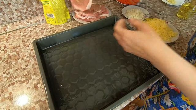 Отбивная из свинины под сырной шубой с оригинальным картофелем. смотреть онлайн