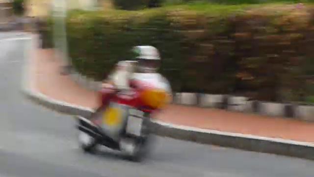 Giacomo Agostini "Ago" sul Circuito Storico di Ospedaletti смотреть онлайн