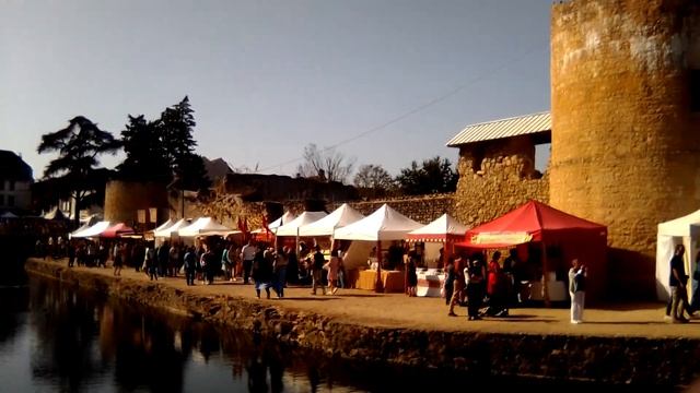 Замок ?? Бри-Конт-Робер, Праздник Средневековья/Château ?? Brie-Comte-Robert. Marché Fête Médiévale смотреть онлайн