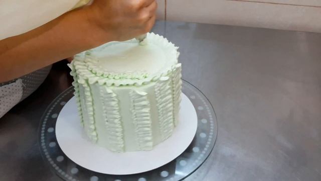 Buttercream Ruffles Cake *Decorar Con Crema De Mantequilla By CakesStepbyStep.