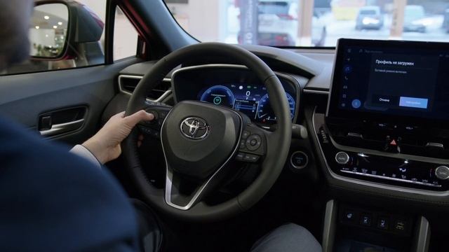 Представляет Corolla Cross Hybrid