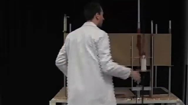 Маятник и балончик с краской, MIT Physics Demo, Spray Paint Oscillator смотреть онлайн