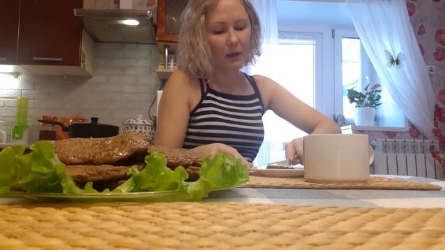 VLOG: ПО КАКОМУ ПОВОДУ ПРАЗДНУЕМ? НЕ ЕДЯТ МОЮ ЕДУ! смотреть онлайн