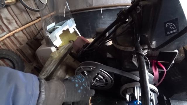 Снегоход буран. Подтянул гусянки. Скоро будут покатушки.