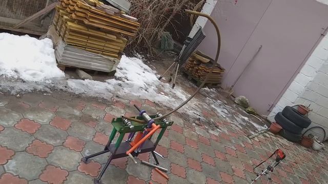 КАК ГНУТЬ КРУГЛУЮ!!! трубу обычным трубогибом И прямоугольную на ребро смотреть онлайн