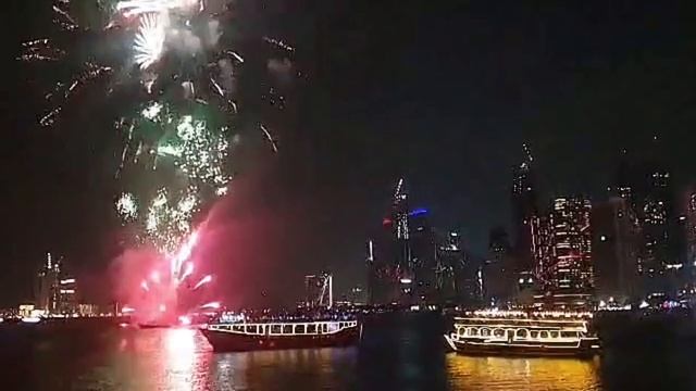 Astounding Fireworks in Bluewater Island | @glennmade смотреть онлайн
