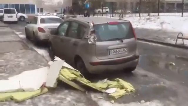 ЖК Monblan De Lux: сносит плиты с фасада дома смотреть онлайн