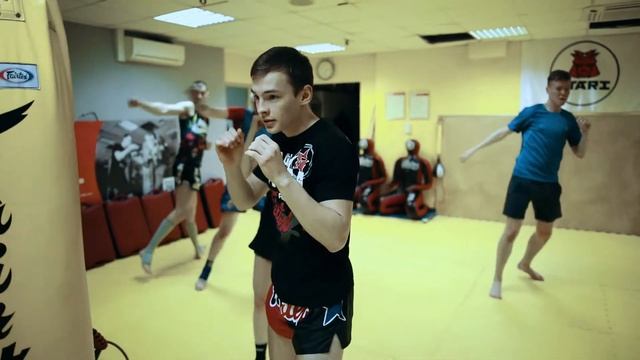 Альберт Хайруллин - чемпион мира по тайскому боксу смотреть онлайн