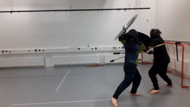 Testing weapon simulators in safety gear 3 - Spears and shields. смотреть онлайн