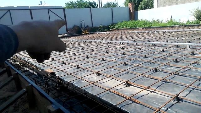Подготовка монолитной плиты под бетон. Закладные и маяки. смотреть онлайн