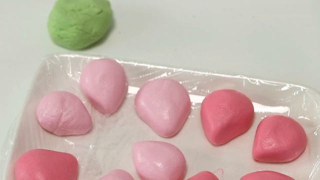 I Made Strawberry Mochi! 2 Ingredient Homemade Mochi! смотреть онлайн