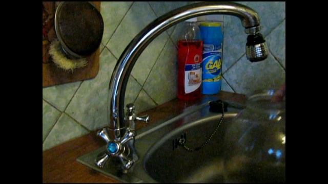 Экономим на воде. Поворотная насадка аэратор (диффузор) смотреть онлайн