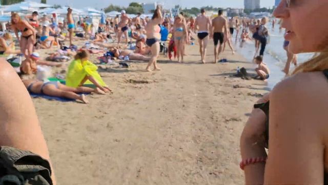 Приехали в Анапу и в шоке от Центрального Пляжа. БОЖЬИ КОРОВКИ атаковали Анапу и Туристы смотреть онлайн