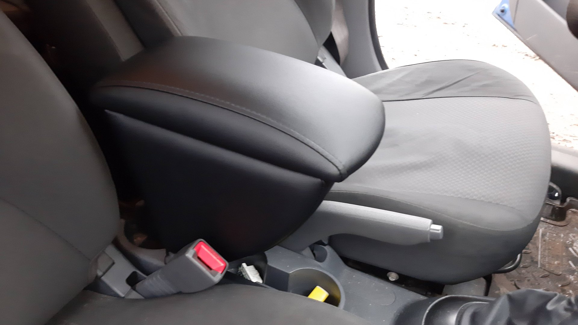 ПОДЛОКОТНИК  Киа Рио 2 Kia Rio 2