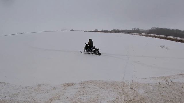 Новый мотор проверяю проходимость.Снегоход из буксировщика и скутера. смотреть онлайн