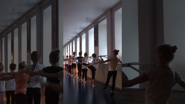 Урок хореографии Труд 12.2014 Юность Москвы группа 6-10 лет смотреть онлайн