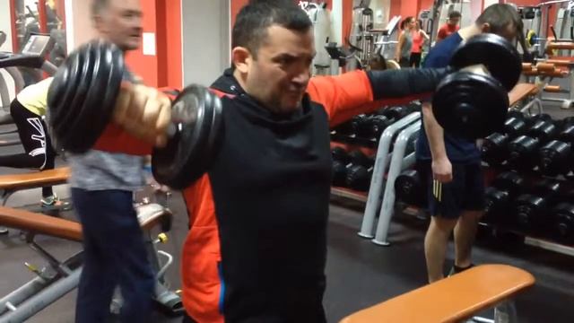 Махи гантелей через стороны https://vk.com/trener__online смотреть онлайн