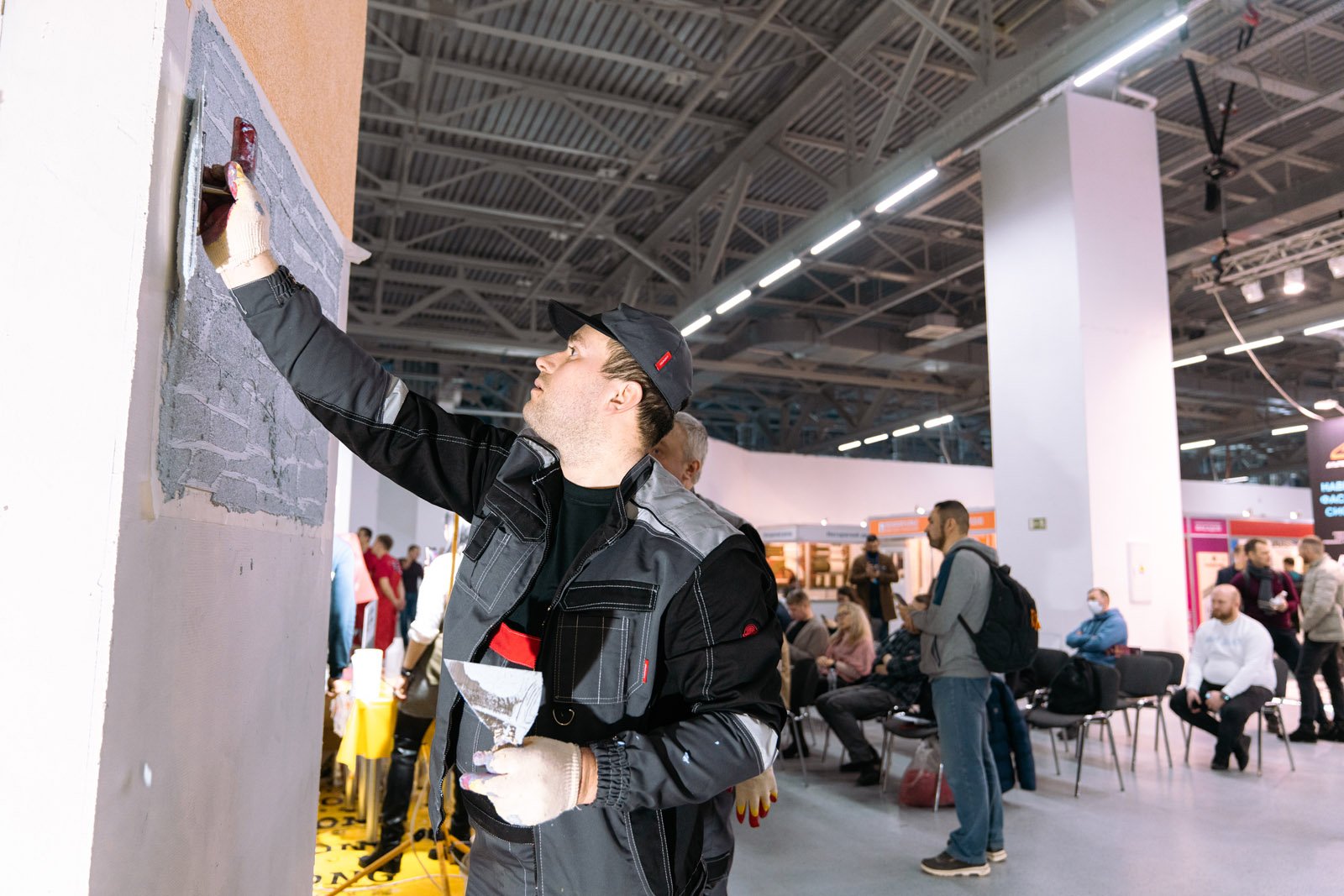 Building Skin Russia 2024, подготовка стендов к 4-му Фасадному Чемпионату 28-29 февраля. Амбер Плаза смотреть онлайн