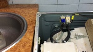 стиральная машина потекла снизу что делать