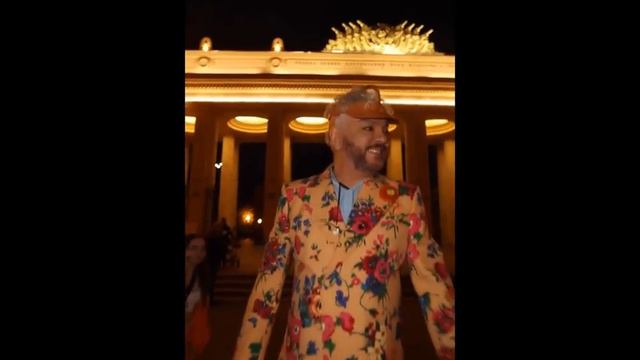 Филипп Киркоров в парке Горького: "Не был здесь 40 лет". смотреть онлайн