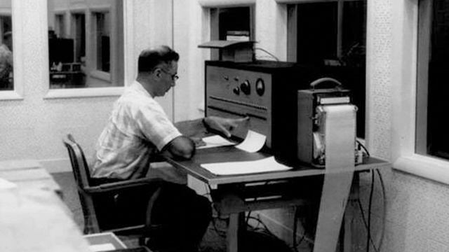 Power Of Authority - Milgram Experiment смотреть онлайн