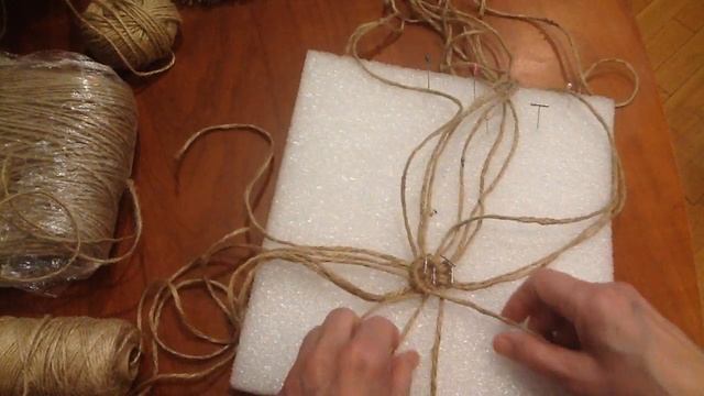 Плетение салфеточки по кругу. Мастер класс макраме. шаг 3 смотреть онлайн