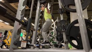 Подъём на носки в Смите (Smith machine calf raises)