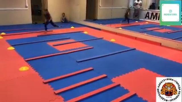 Учим ура маваши с разворота в прыжке. Learn Ura mawashi roundhouse jump. смотреть онлайн