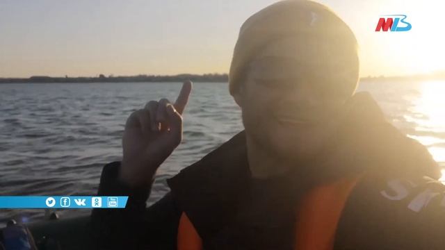 Рыбак проплыл 400 км от Волгограда до Астрахани на надувной лодке смотреть онлайн
