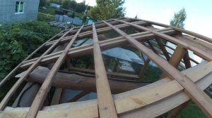 Беседка из кругляка. ч.5 Стропила. Сборка системы наверху. Крепление конструкции. Обрешётка.