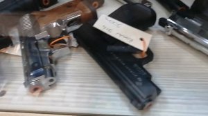 Прогулка по оружейным магазинам Стамбула. Охолощенные сигнальные пистолеты (СХП) в Турции.