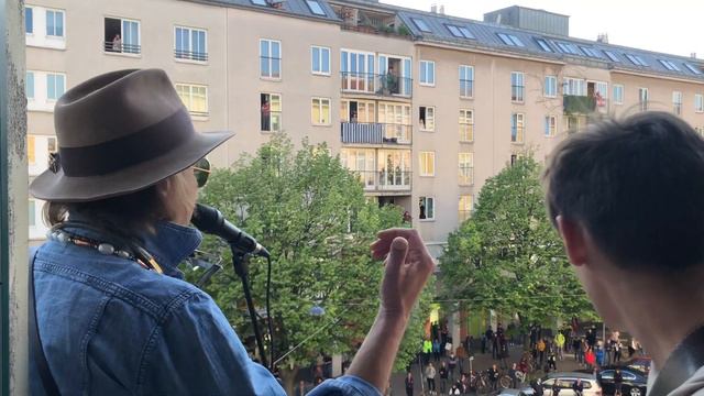 ERNST MOLDEN ft. KARL MOLDEN (bass): BALKONKONZERT am 22. April 2020 смотреть онлайн
