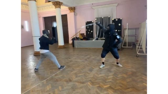 ПрактиШеская фланкировка.(Какой-то бородатый дядька машет саблей) смотреть онлайн