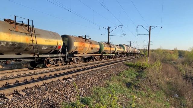 "Приветливая бригада" Тепловоз 2М62У-0014 с наливным поездом смотреть онлайн