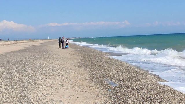 Крым. Евпатория. Морской берег у памятника Евпаторийскому десанту.Май 2022. Цвет моря- просто класс смотреть онлайн
