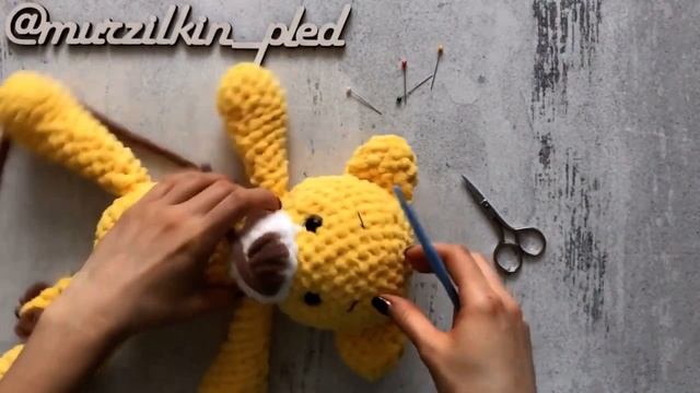 Вышиваем носик у игрушки плюшевыми нитками смотреть онлайн