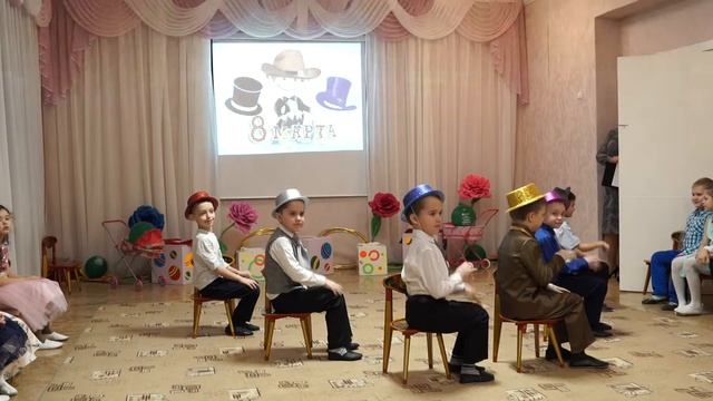 Танец в шляпах. Утренник 8 марта 2019 год. Детский сад 312. Казань смотреть онлайн