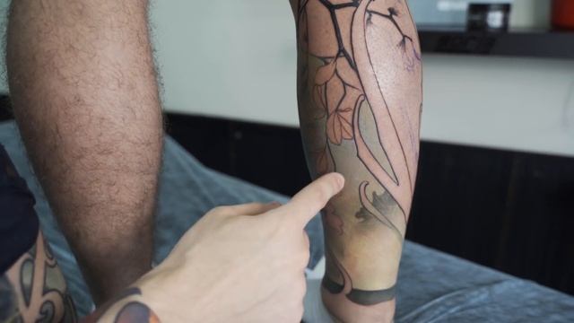 Нанесение слоями. Татуировка на ноге. Амстердам. смотреть онлайн