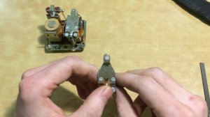 Чистка контактов реле-регулятора.