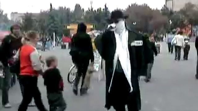 Александр Кениг поёт песню Огонёк смотреть онлайн