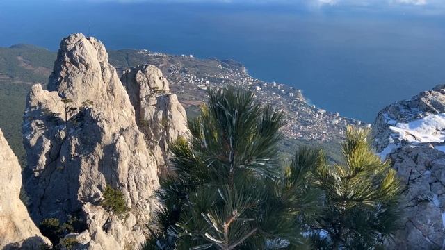 первый снег на Ай- Петри. красивое видео 4К смотреть онлайн