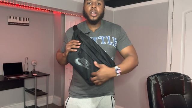 Nike Tech Hip Pack Review- Great for Carrying Your Everyday Tech & Your Ipad смотреть онлайн