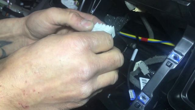 Hyundai Solaris 2021.Подключение камеры заднего вида в штатное ГУ.Показываю как! смотреть онлайн